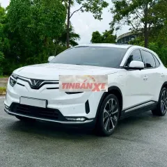 Vinfast VF8 plus pin mua 2025 trần kính gia đình