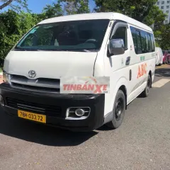 Toyota Hiace van dầu