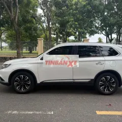 Mitsubishi Outlander 2.0 Premium 2020 Trắng