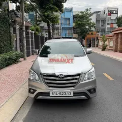 Toyota Innova 2.0 E 2015 Số sàn Bạc