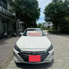 Hyundai Elantra 2.0 Trắng 5 chỗ