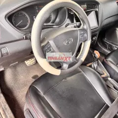 Hyundai i20 Active Trắng 5 chỗ