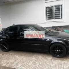 BMW 318 đen