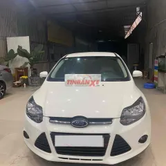 Ford Focus Hatchback Trắng Tự động