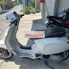 Vespa Sprint 150 Trắng