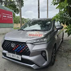 Toyota Veloz Cross 7 chỗ màu Xám