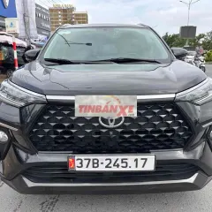 Toyota Veloz Cross 7 chỗ màu Đen