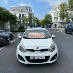 Kia Rio Hatchback Trắng Nhập khẩu