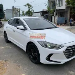 Hyundai Elantra 2016 Trắng 5 chỗ