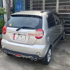 Chevrolet Spark 5 chỗ màu Bạc
