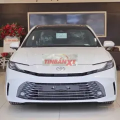 Toyota Camry 2.5 HEV Top 2026 Trắng