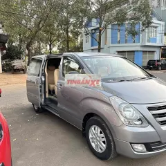 Hyundai Starex 9 chỗ màu Xám