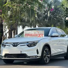 Vinfast VF8 Plus 2022- Màu trắng - 7v4km-Mua pin