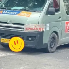 Xe khách Toyota Hiace 16 chỗ Xanh lá