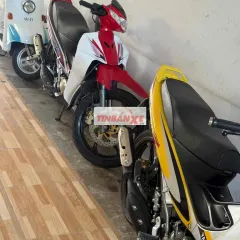 Yaz Đỏ đen mới 99% ngoại hình đẹp keng máy móc Ok