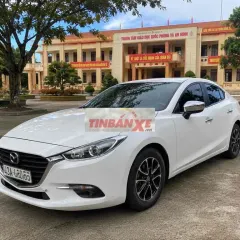 Mazda 3 bản cao cấp nhất, gia đình đang sử dụng
