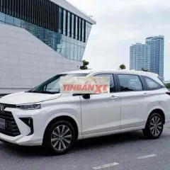 Toyota Avanda Trắng 7 chỗ