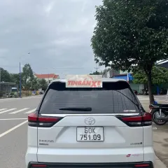 Toyota Innova Cross Hybrid 2015 Trắng