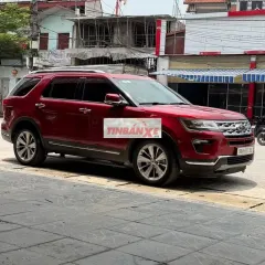 Ford Explorer đỏ