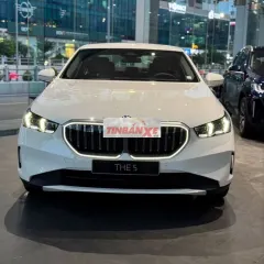 BMW 5 Series 520i Premium 2024 Trắng Tự động