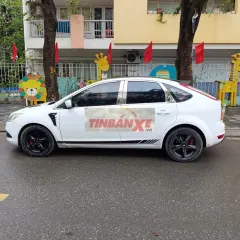 Ford Focus 2010 Trắng 5 chỗ
