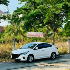 Hyundai Accent Trắng
