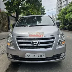 Hyundai Starex 9 chỗ Tự động Bạc Nhập khẩu