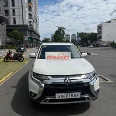 Mitsubishi Outlander 2.0 Primeum Trắng Số tự động