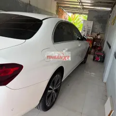 Mercedes-Benz E180 Trắng 10 vạn năm 2022
