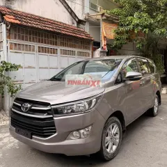 Toyota Innova 7 chỗ màu Nâu