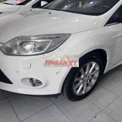 Ford Focus 2013 at Trắng 5 chỗ