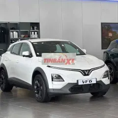 VF6 Trắng mới 100% được tặng