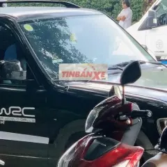 Isuzu Trooper SUV 7 chỗ màu Đen