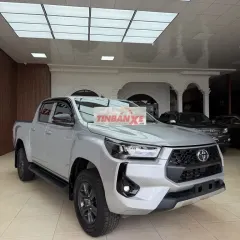 Toyota Hilux 2.4E 2025 Bạc 23000 km