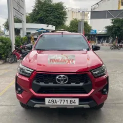 Toyota Hilux 2025 2.4AT 4X2 Đỏ 17.000 km