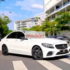 Mercedes C300 AMG 2021 màu trắng siêu lướt