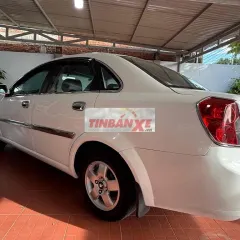 Xe Lacetti se Trắng Xe gia đình