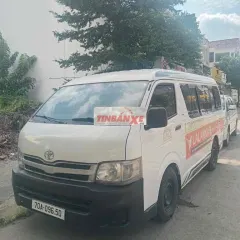Toyota Hiace 2011 Van 6 chỗ Trắng