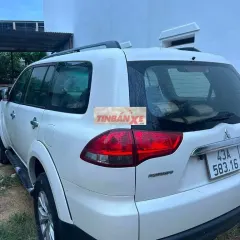 Mitsubishi Pajero Sport 7 chỗ Dầu Số sàn Trắng