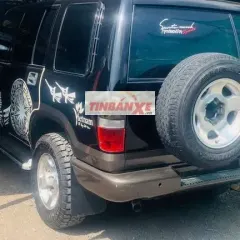 Isuzu Trooper 7 chỗ Số sàn Đen