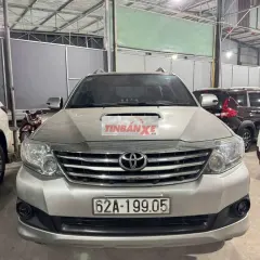 Toyota Fortuner 2014 Số sàn Bạc 135.000 km