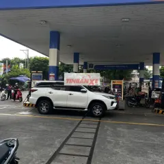 Toyota Fortuner 7 chỗ màu Trắng