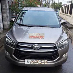 Cần bán xe Innova E sản xuất 2019 nâu đồng ánh kim