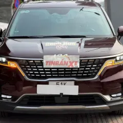 KIA Carnival Signature 2.2D Đỏ Mận 43.000 km