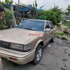 Nissan Bluebird Vàng cát