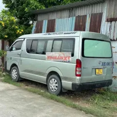 Toyota Hiace 2009 Dầu Bạc 6 chỗ