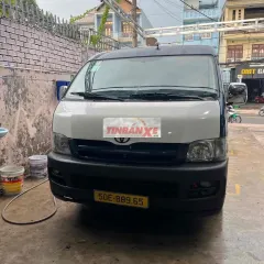 Toyota Hiace Trắng