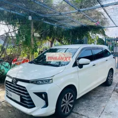 Toyota Avanza Premio Trắng
