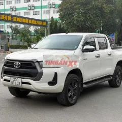 Toyota Hilux 2021 Bán tải Tự động Trắng 90000 km