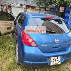 Nissan Tiida Xanh 5 chỗ